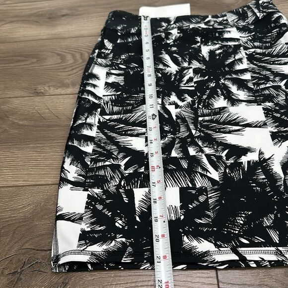 Fabletics Cora Skirt High Rise Compression Black White‎ Palm Print Size Small - Picture 3 of 9